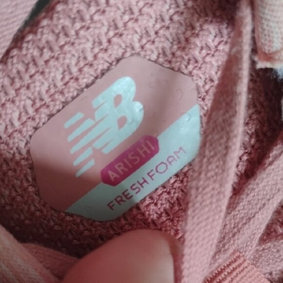 New Balance Women's Arishi Mesh Salmon Pink Athletic Shoes  Breathable Size 8 - Picture 6 of 8